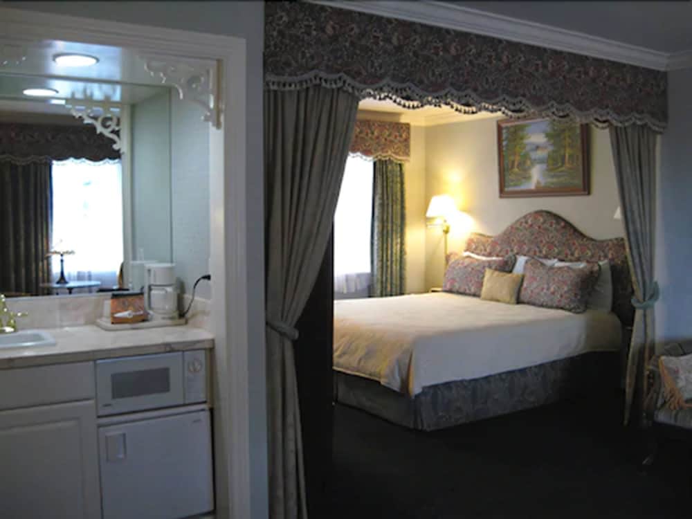 Фото Carmel Inn And Suites