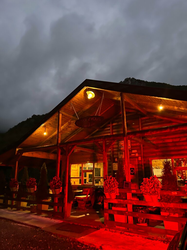 Restaurant Rendezvous, Earth, photo