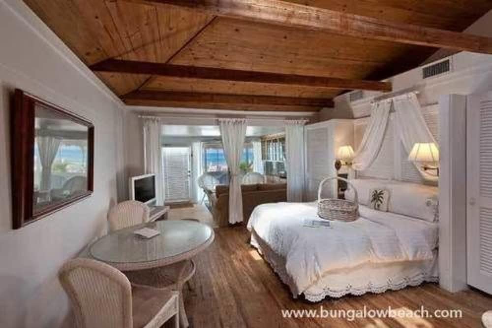 Фото Bungalow Beach Resort