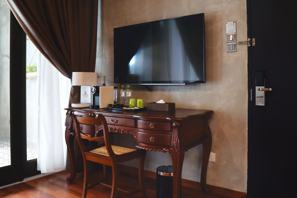 Фото Treasures Hotel and Suites