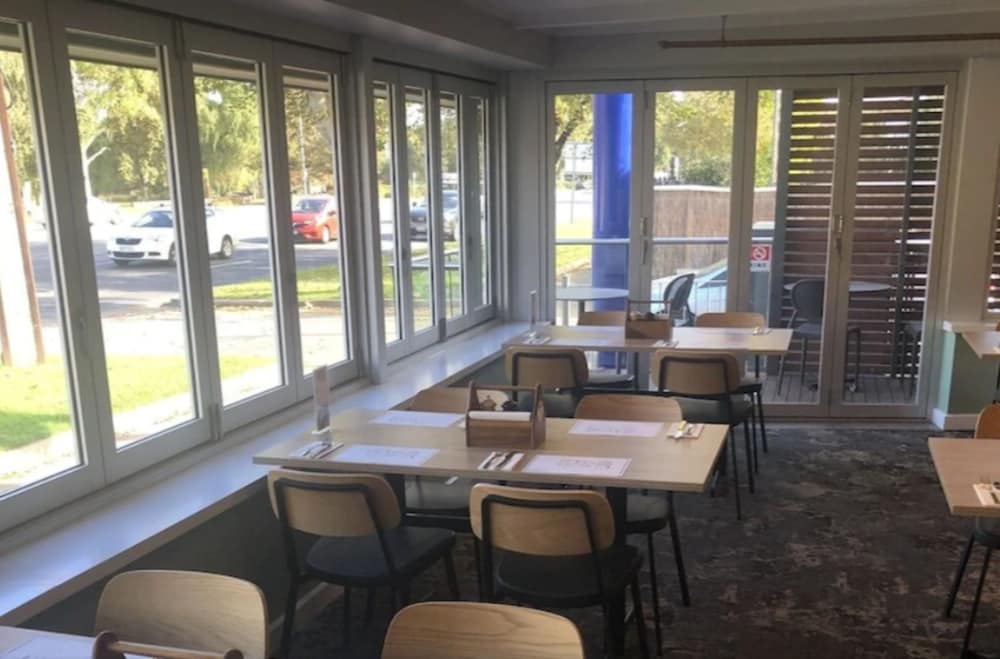 Фото Adelaide Royal Coach