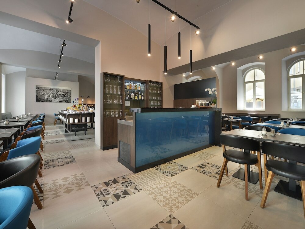 Фото EA Hotel New Town