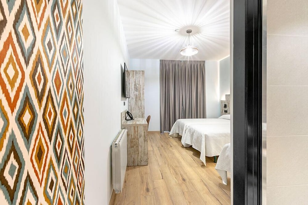 Фото Hostal Antón Martín