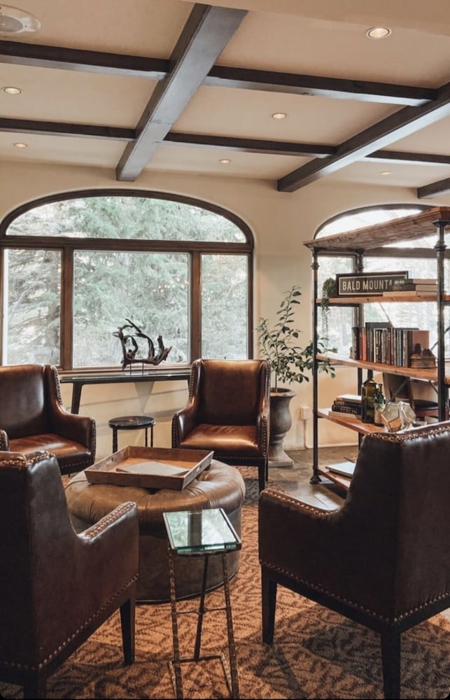 Фото Knob Hill Inn