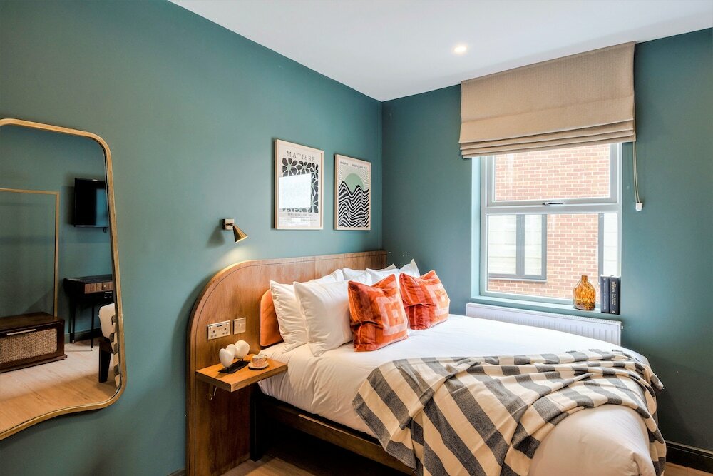 Фото Your Apartment Shepherd's Bush