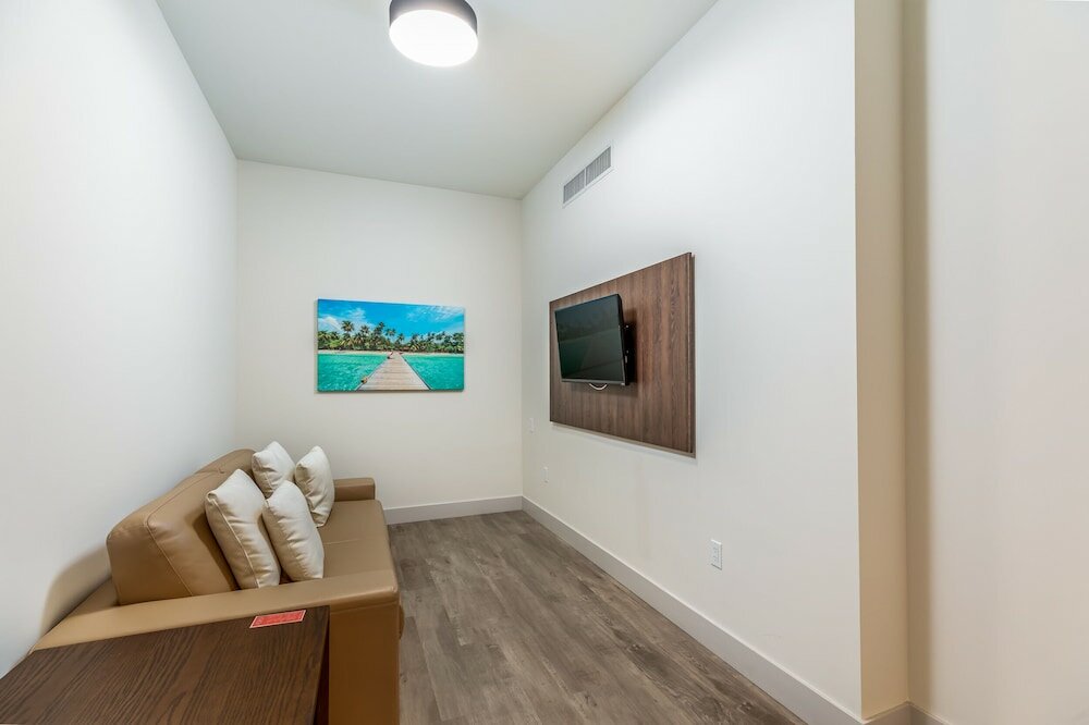 Фото Stylish Private Beach Condo Hollywood