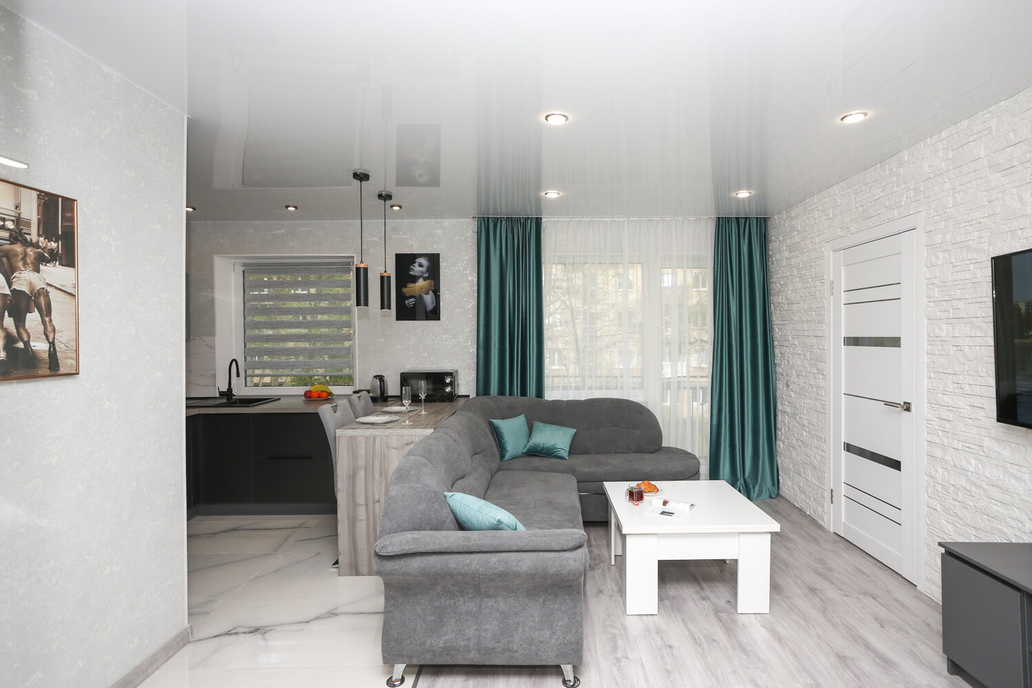 Фото Двухкомнатная квартира в самом центре