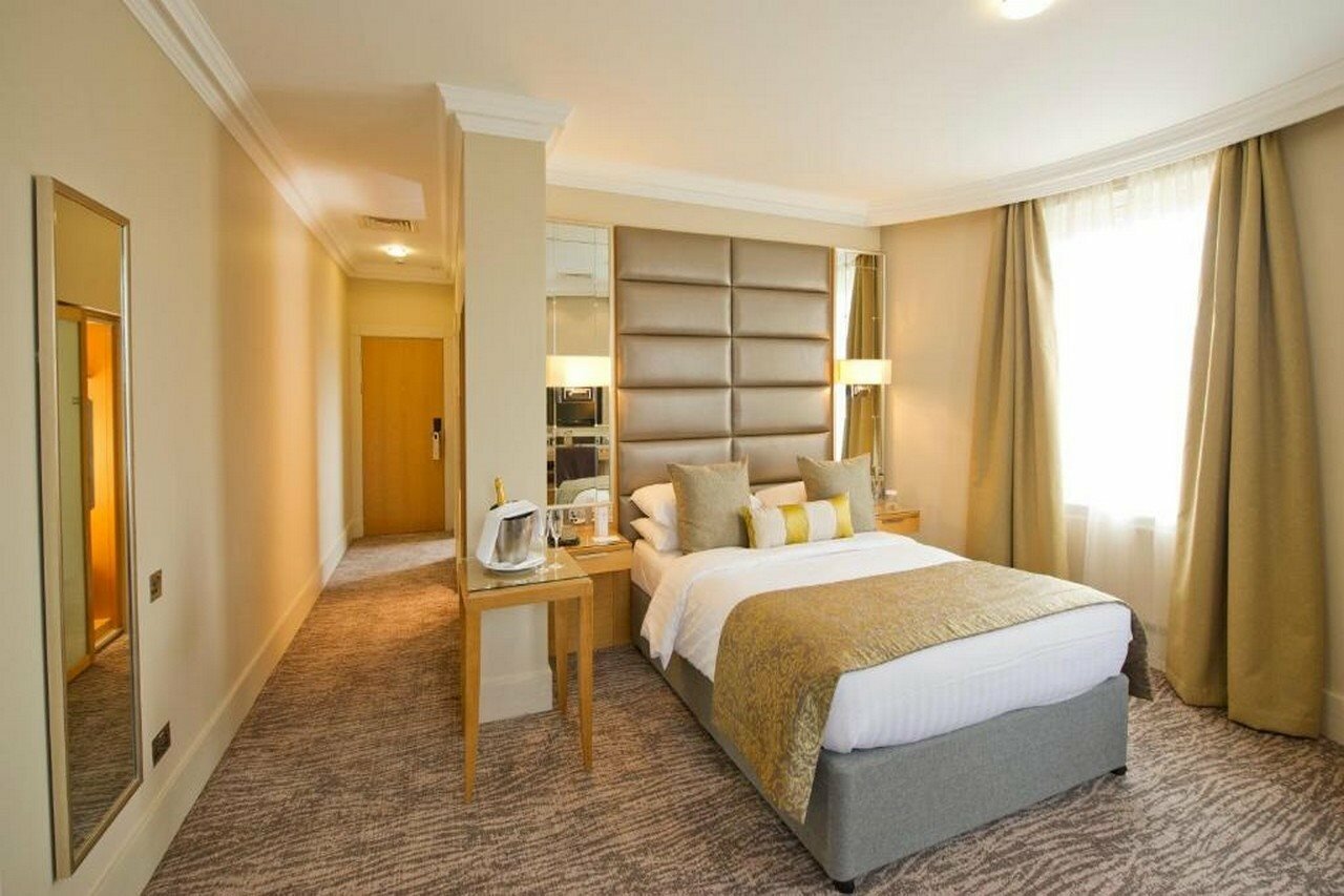 Фото Woodlands Park Hotel