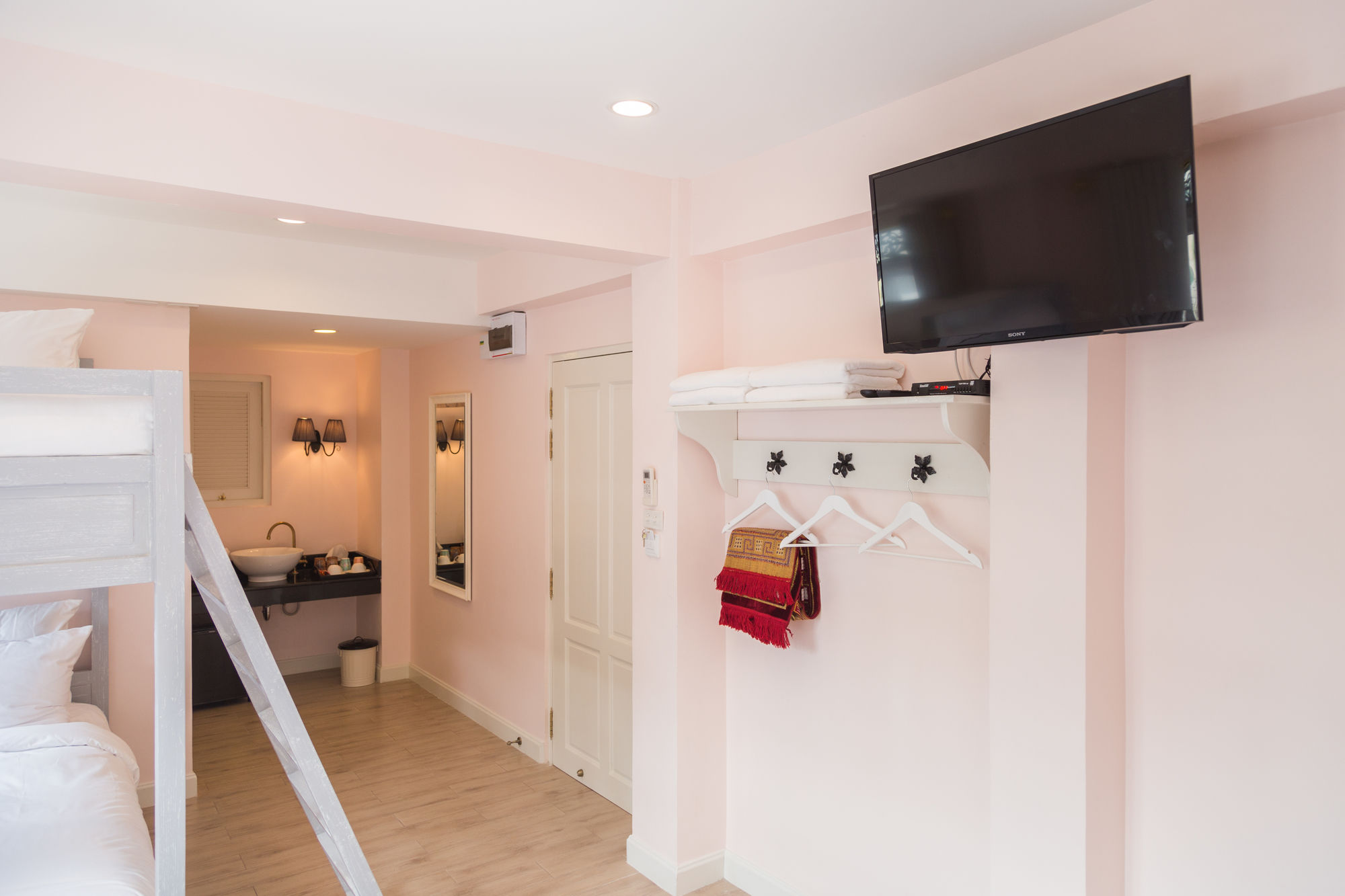 Фото Noursabah Bed Bangkok