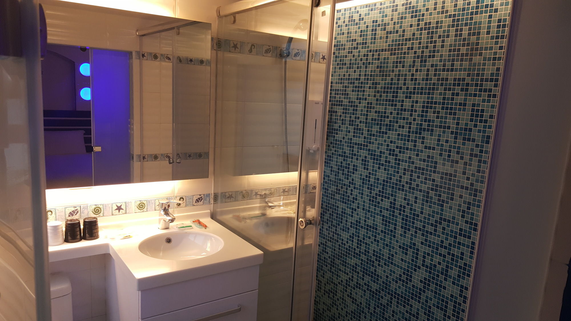 Фото Honey Prince Hotel