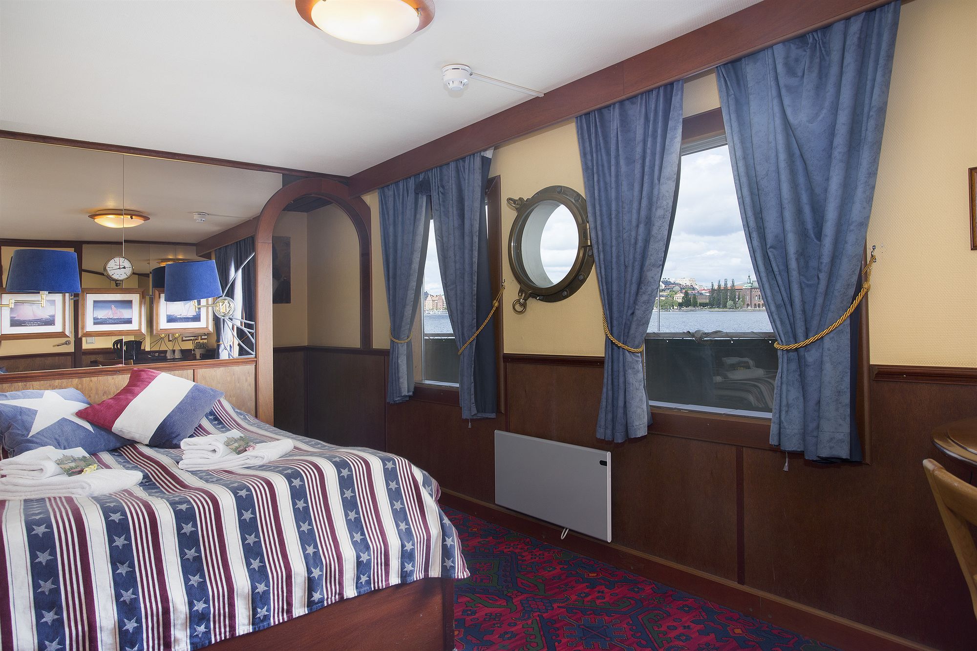 Фото The Red Boat