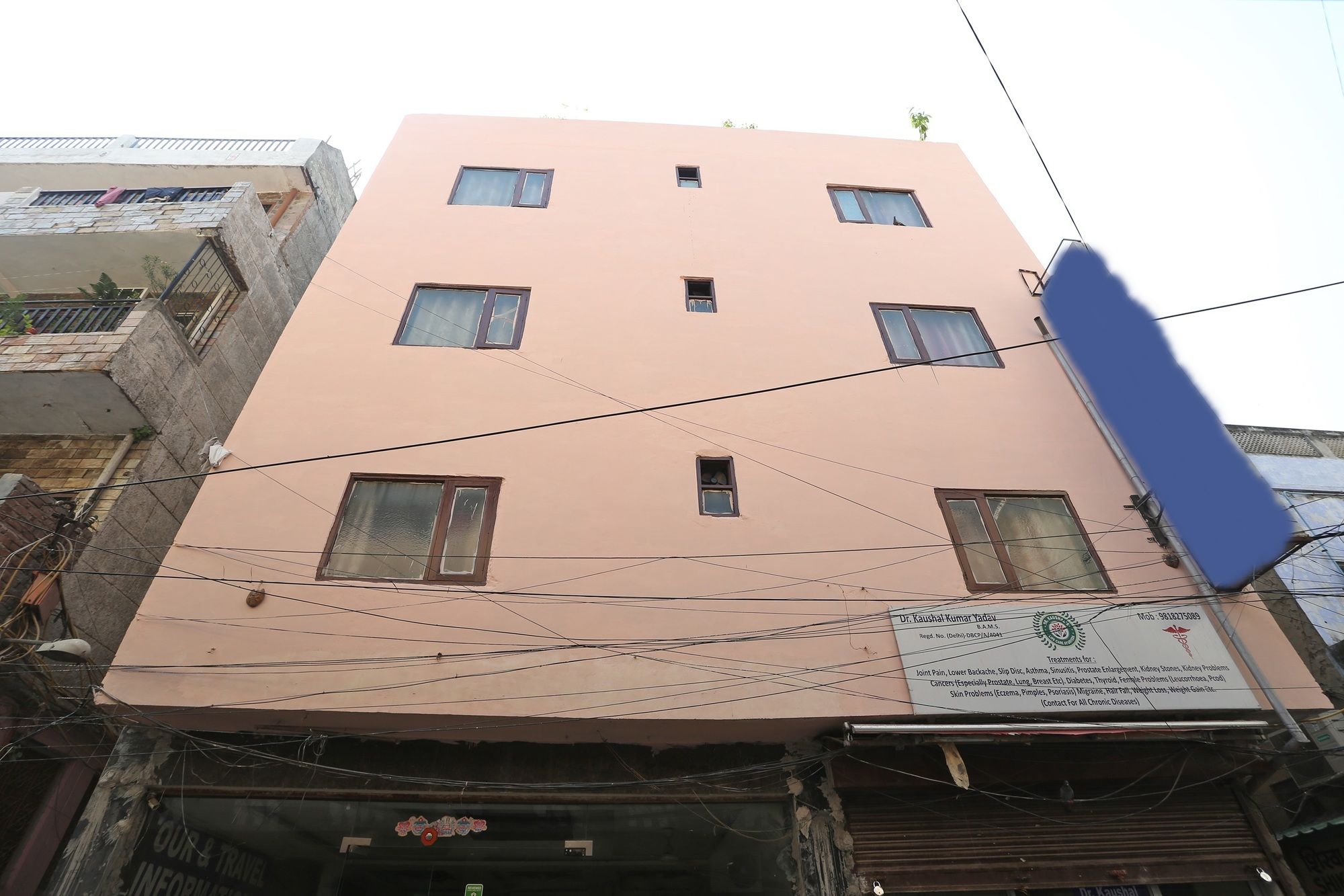 Фото Oyo 9726 Hotel Aura Palace Deluxe