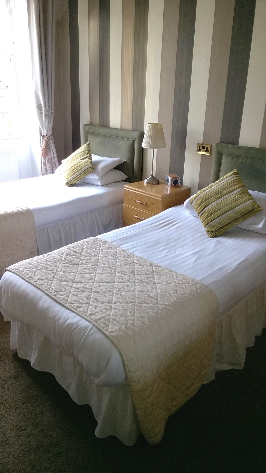 Фото Crown Court Hotel & Bar