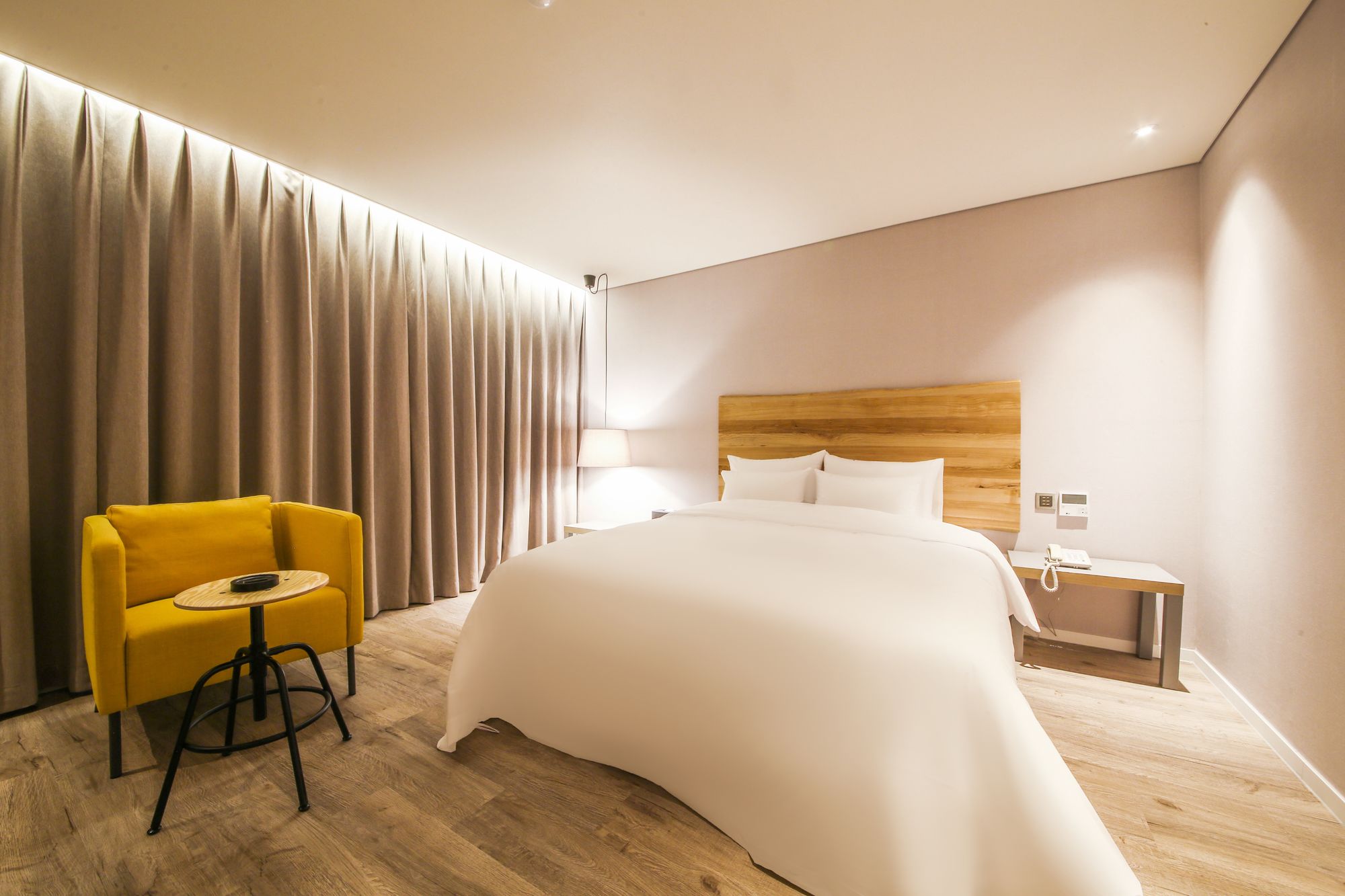 Фото Hotel Londoner Yongwon