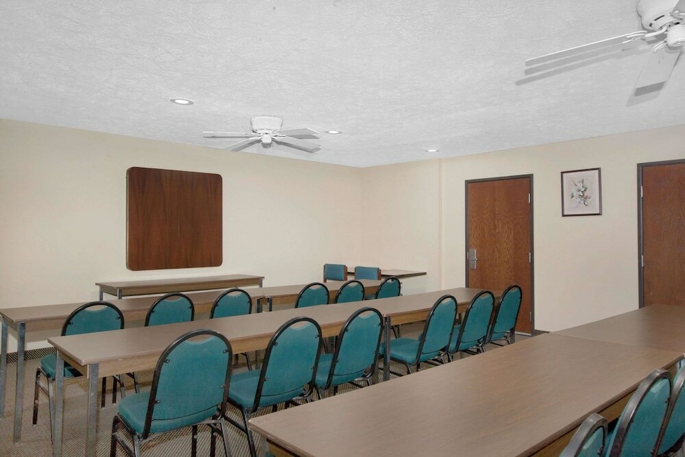 Фото Microtel Inn & Suites by Wyndham Meridian