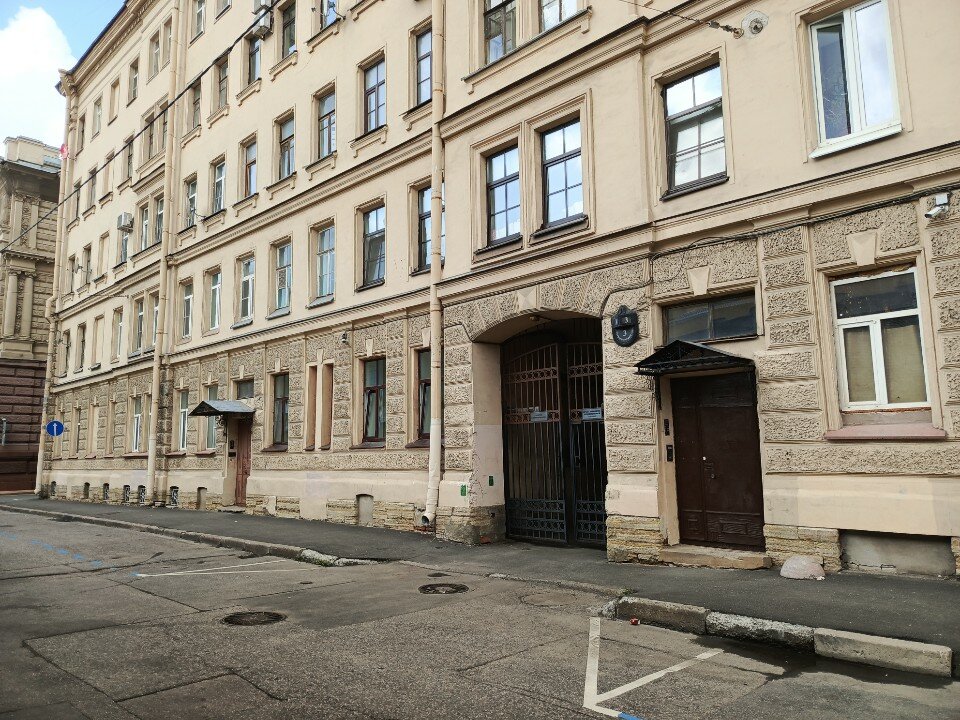 Фото А6 у Эрмитажа