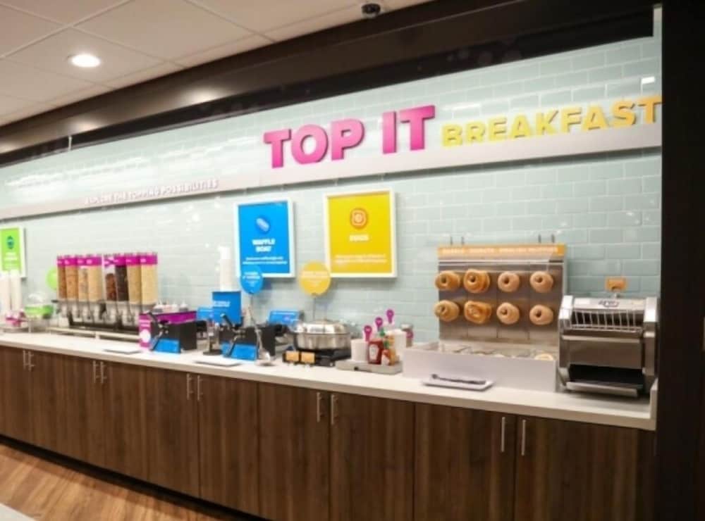 Фото Tru by Hilton Gilbert