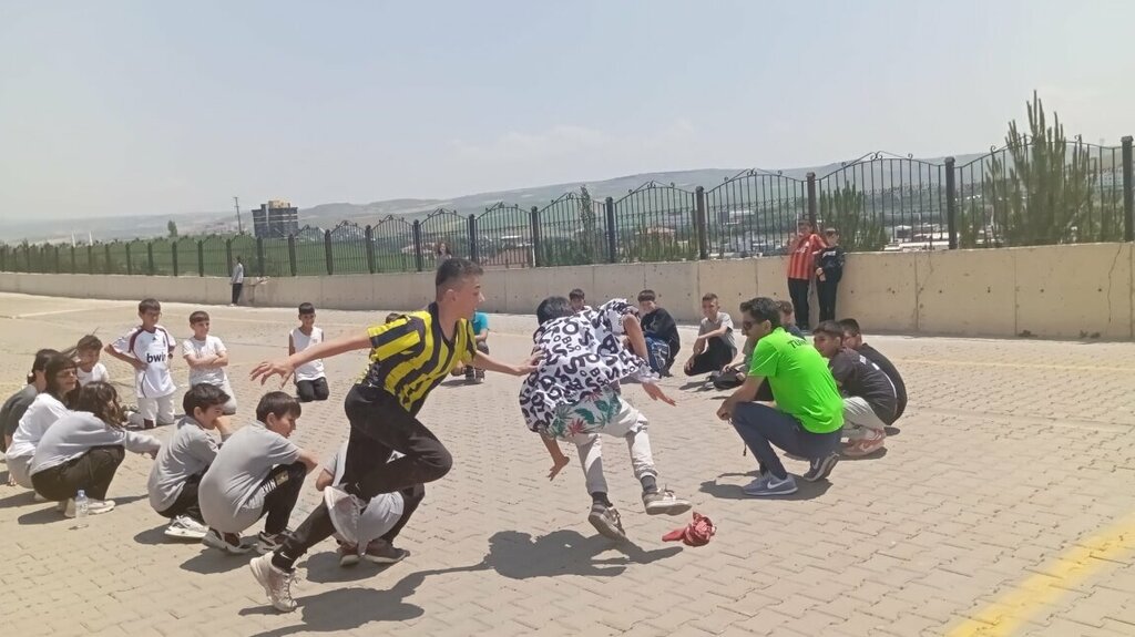 School Saray Middle School, Ankara, photo
