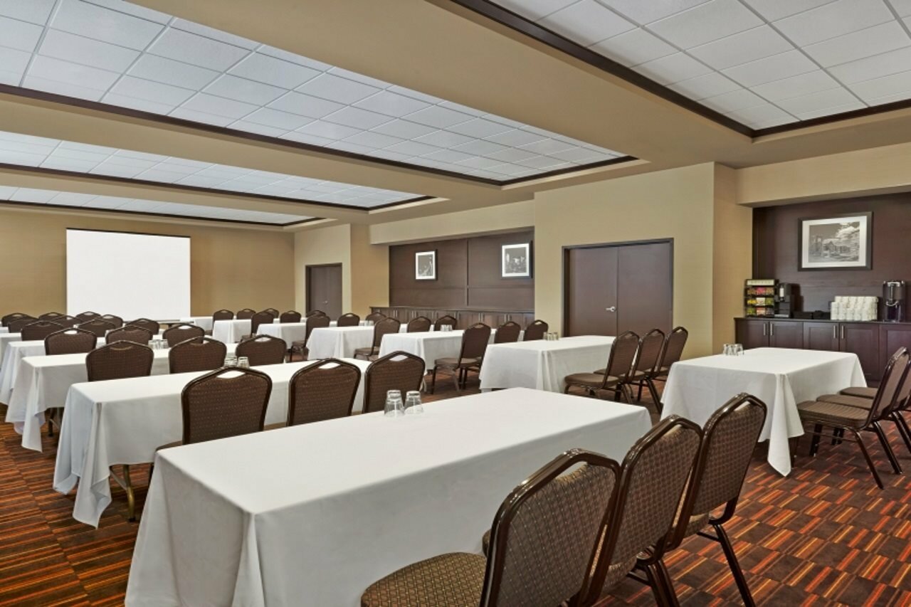 Фото Four Points by Sheraton Edmonton International Airport