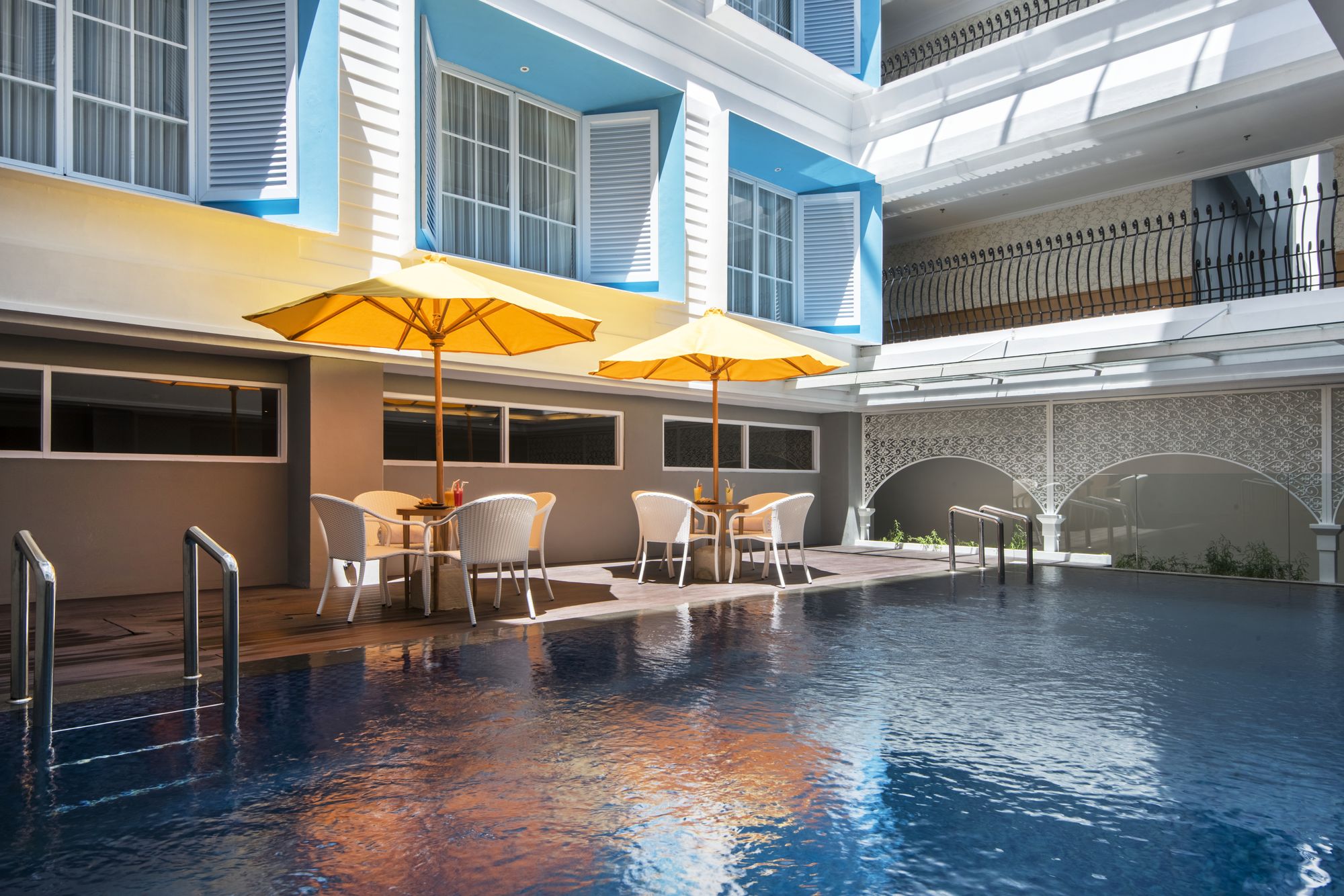 Фото Yan's House Hotel