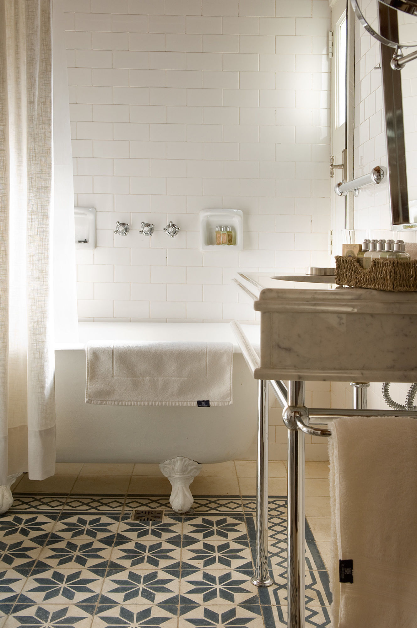 Фото La Alondra Casa De Huéspedes