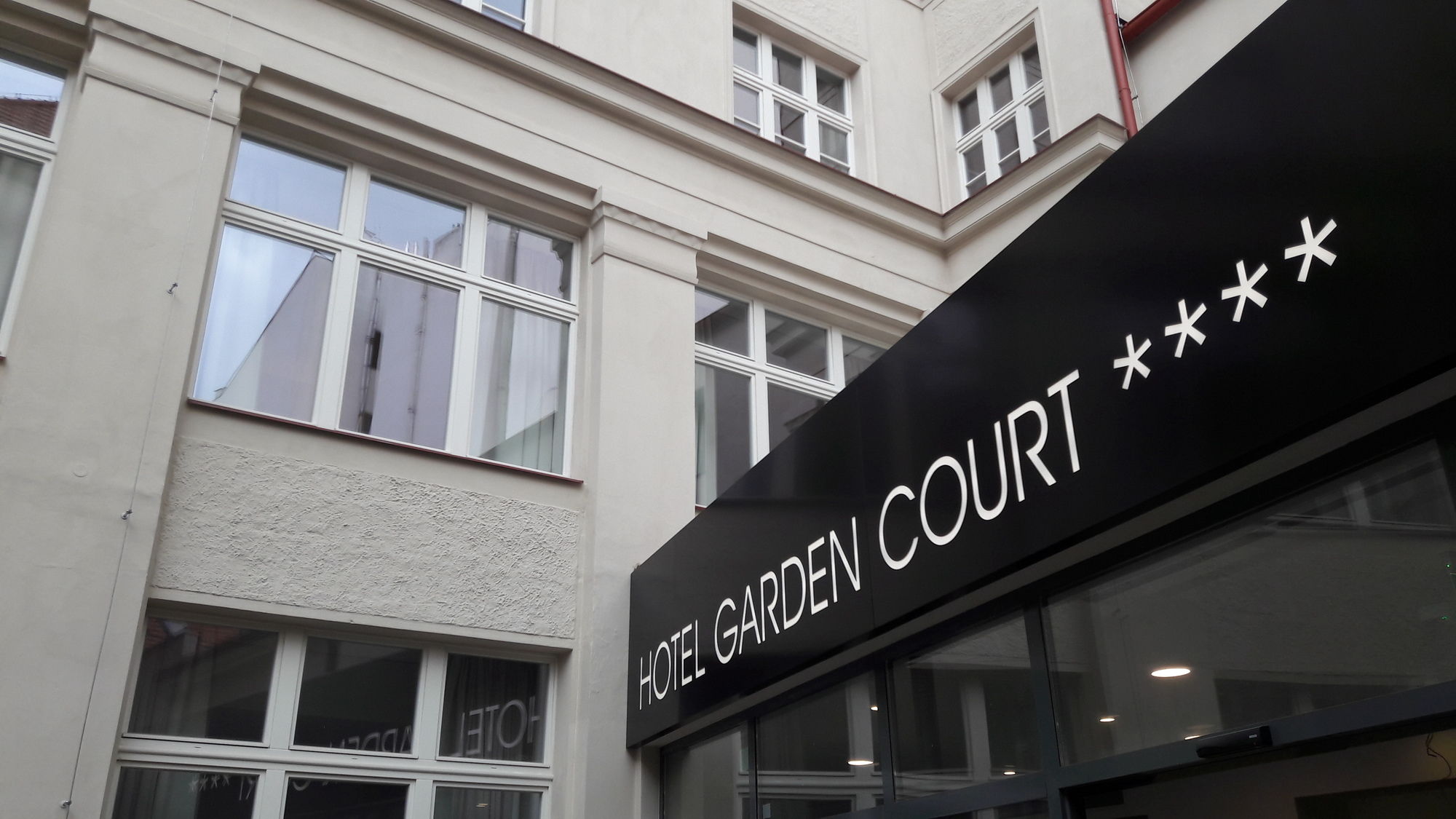 Фото Hotel Garden Court