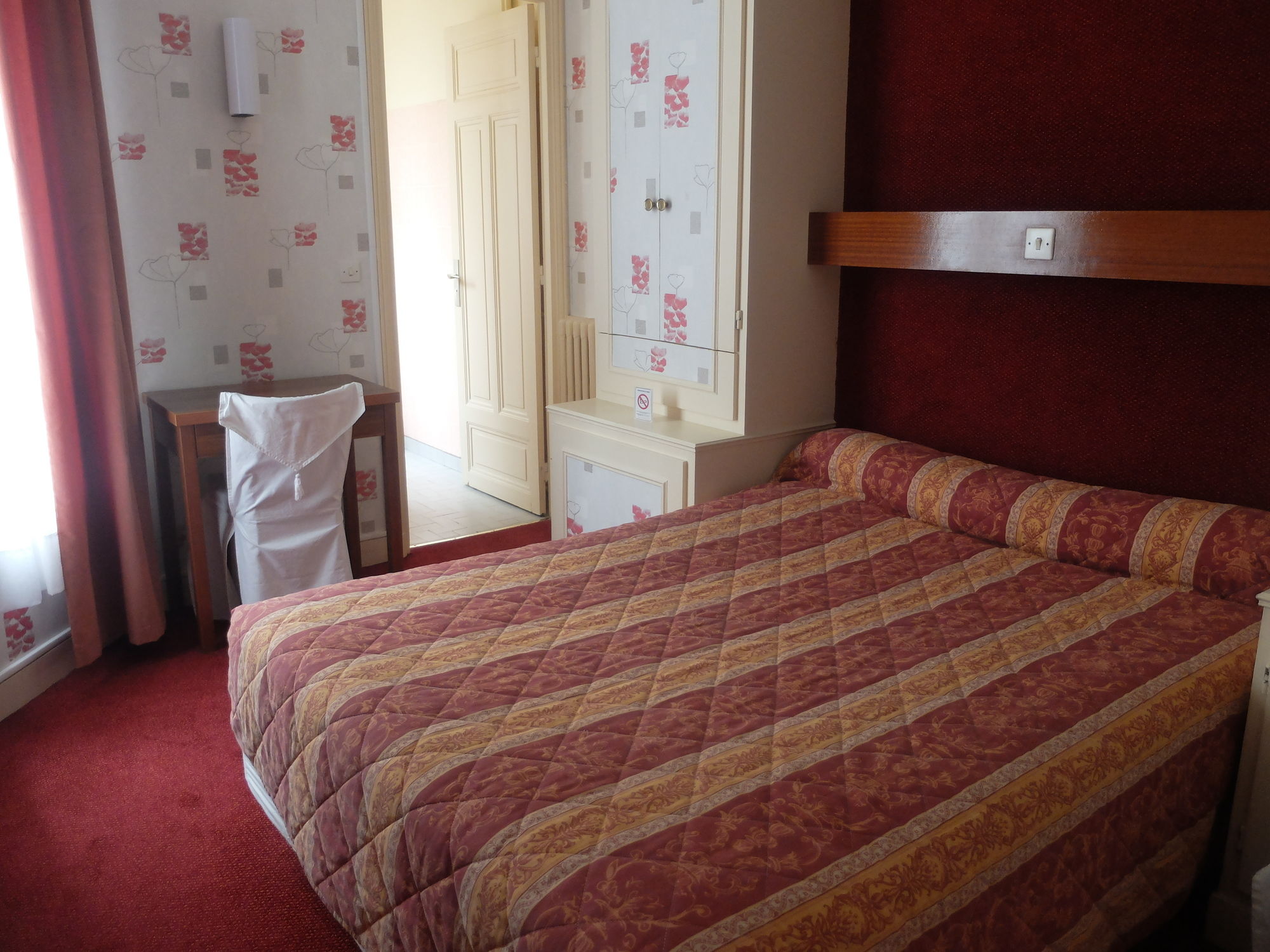 Фото Hôtel Moderniste