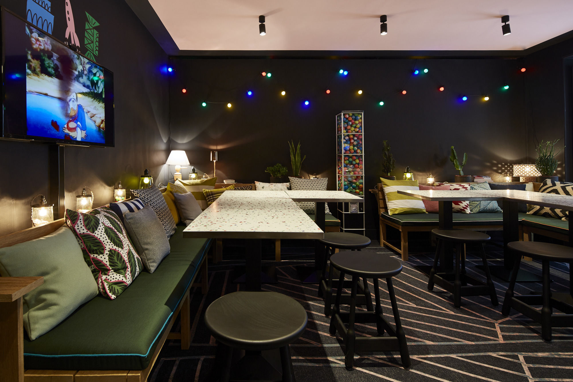 Фото Mama Shelter