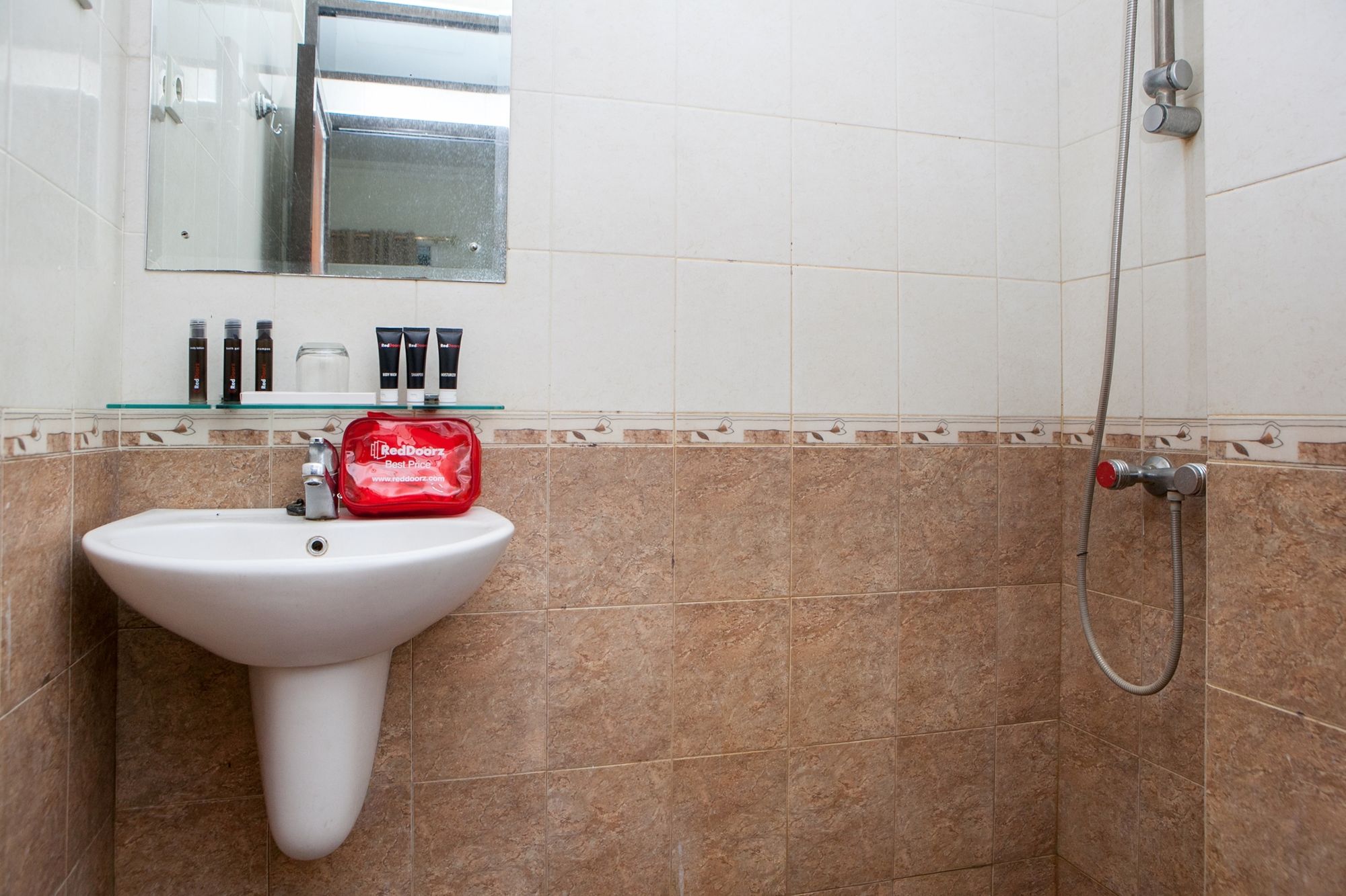 Фото RedDoorz @ Buah Batu