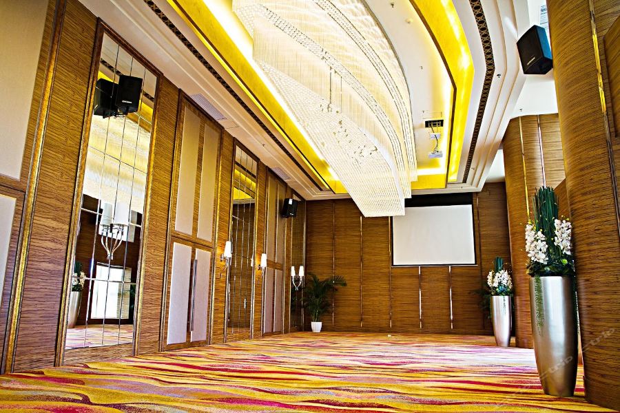 Фото Fuqinglong Huatian Holiday Hotel