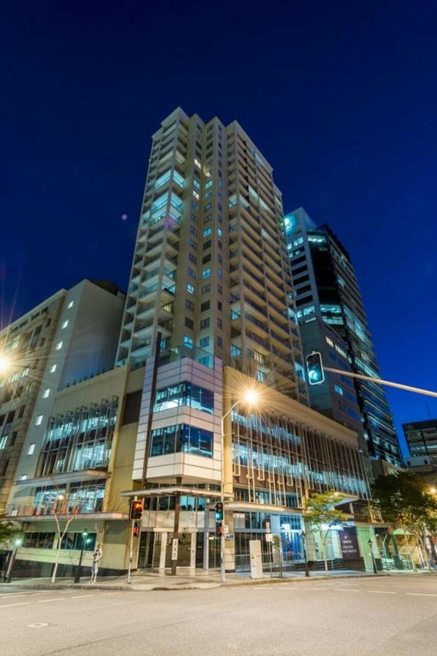 Фото Oaks Brisbane Lexicon Suites