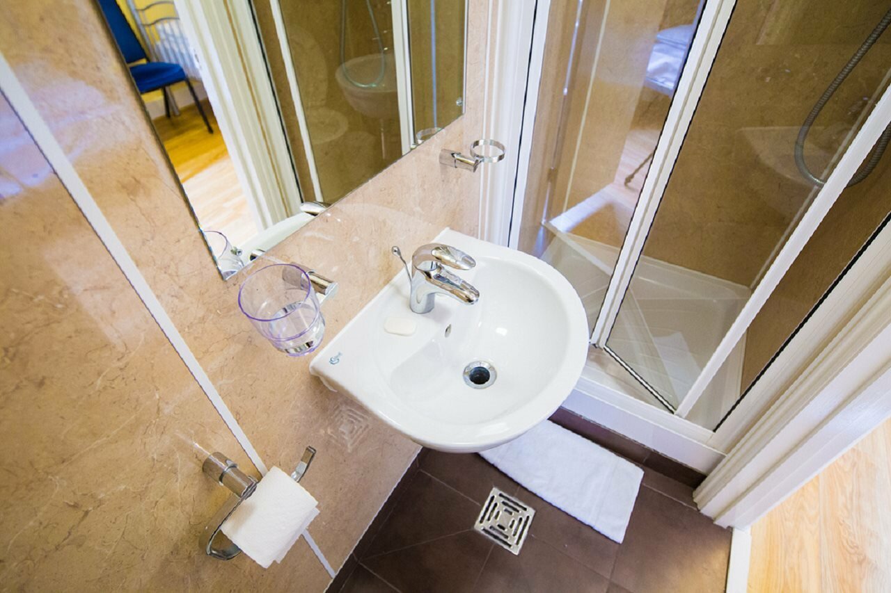 Фото Dolphin Inn