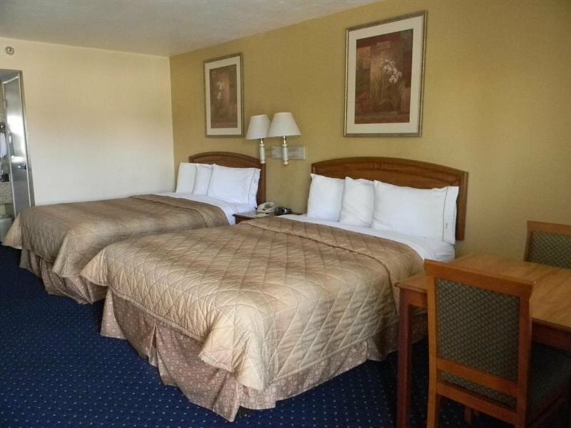 Фото Super 8 by Wyndham El Cajon/San Diego