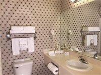 Фото Evergreen Inn and Suites