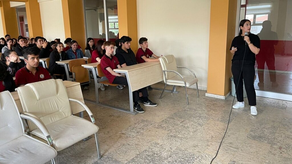Lyceum Hayriye Kımçak Anatolian High School, Kirsehir, photo