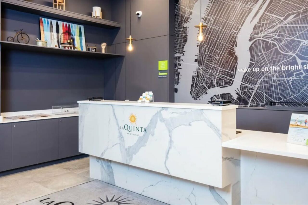 Фото La Quinta Inn & Suites by Wyndham Times Square South