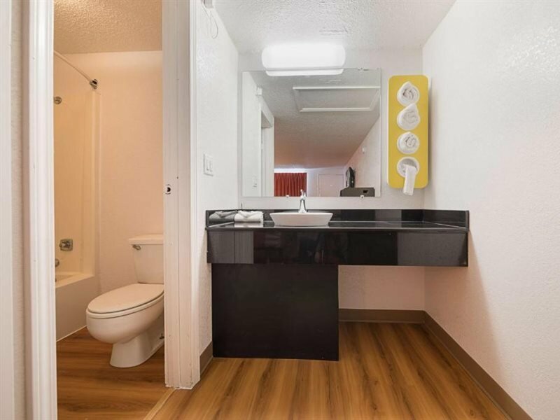 Фото Motel 6 Hamburg, Ny