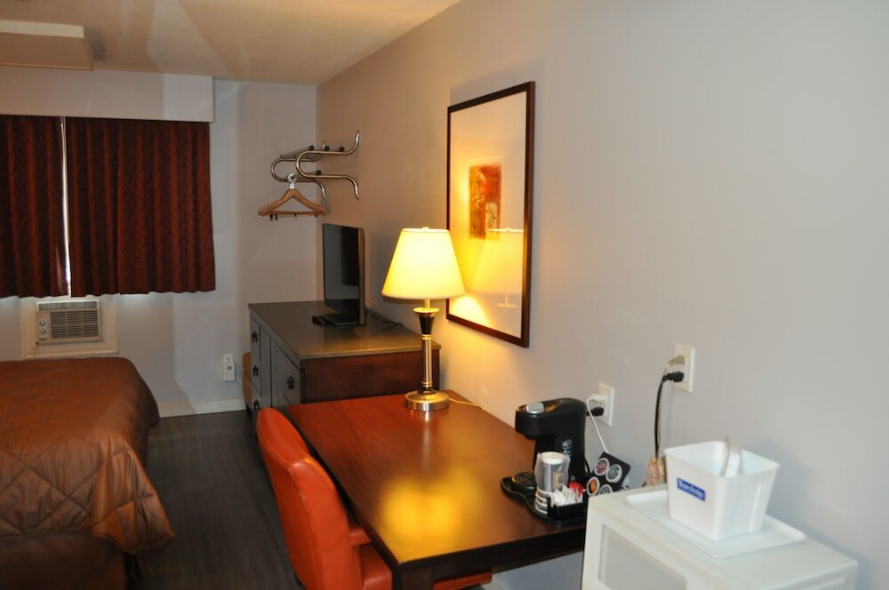 Фото Travelodge by Wyndham Langley City