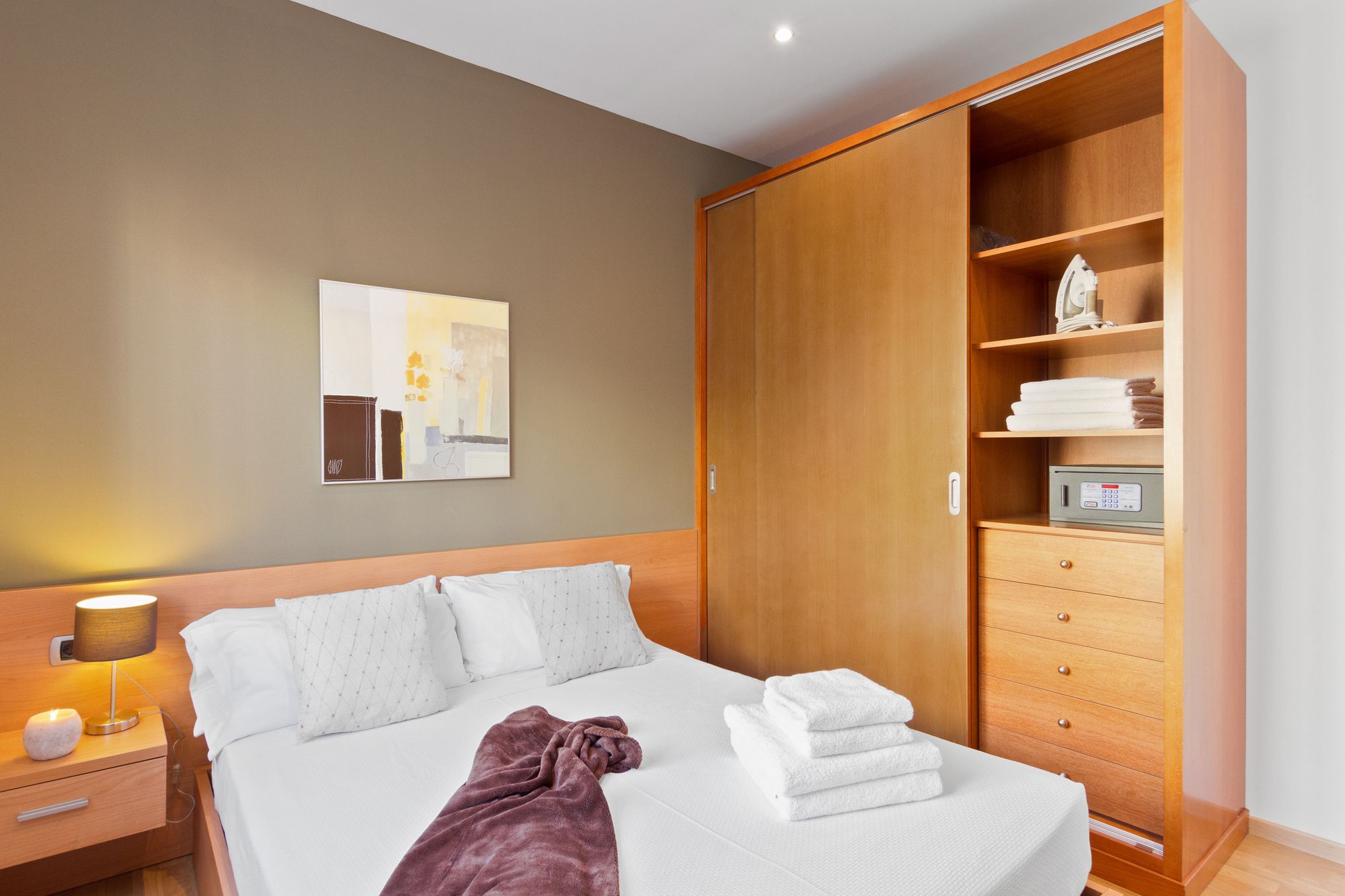 Фото Fisa Rentals Ramblas Apartments