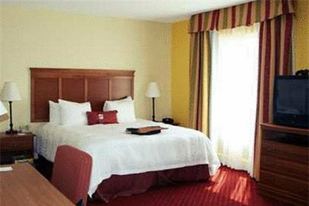 Фото Hampton Inn & Suites Louisville East