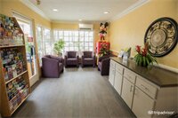 Фото Anaheim Islander Inn and Suites