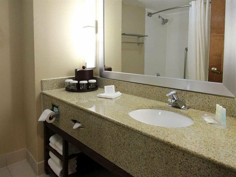 Фото Comfort Suites Near University