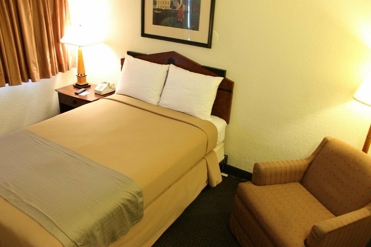 Фото Rodeway Inn Greeley