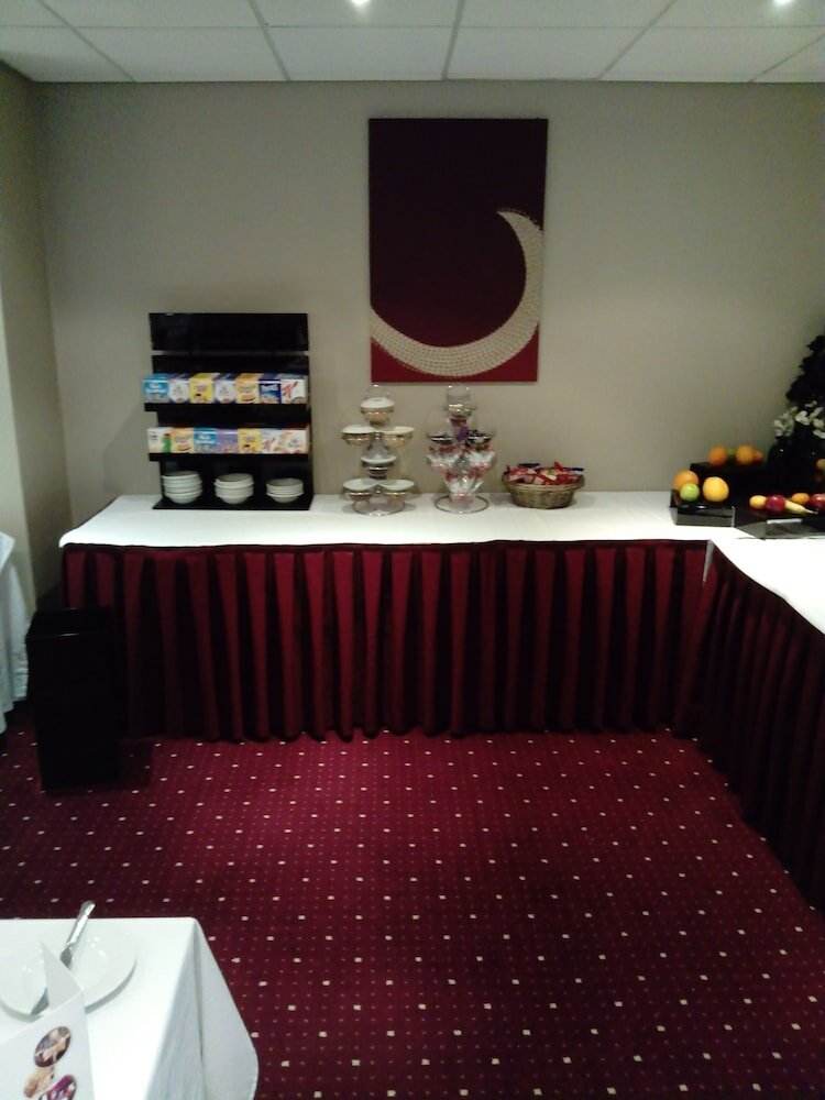 Фото Briar Court Hotel