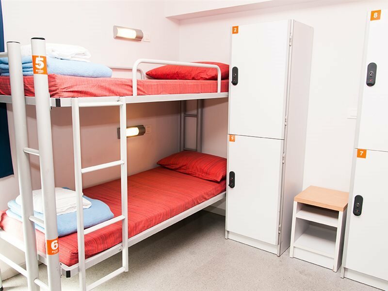 Фото Youth Hostel Pere Tarres