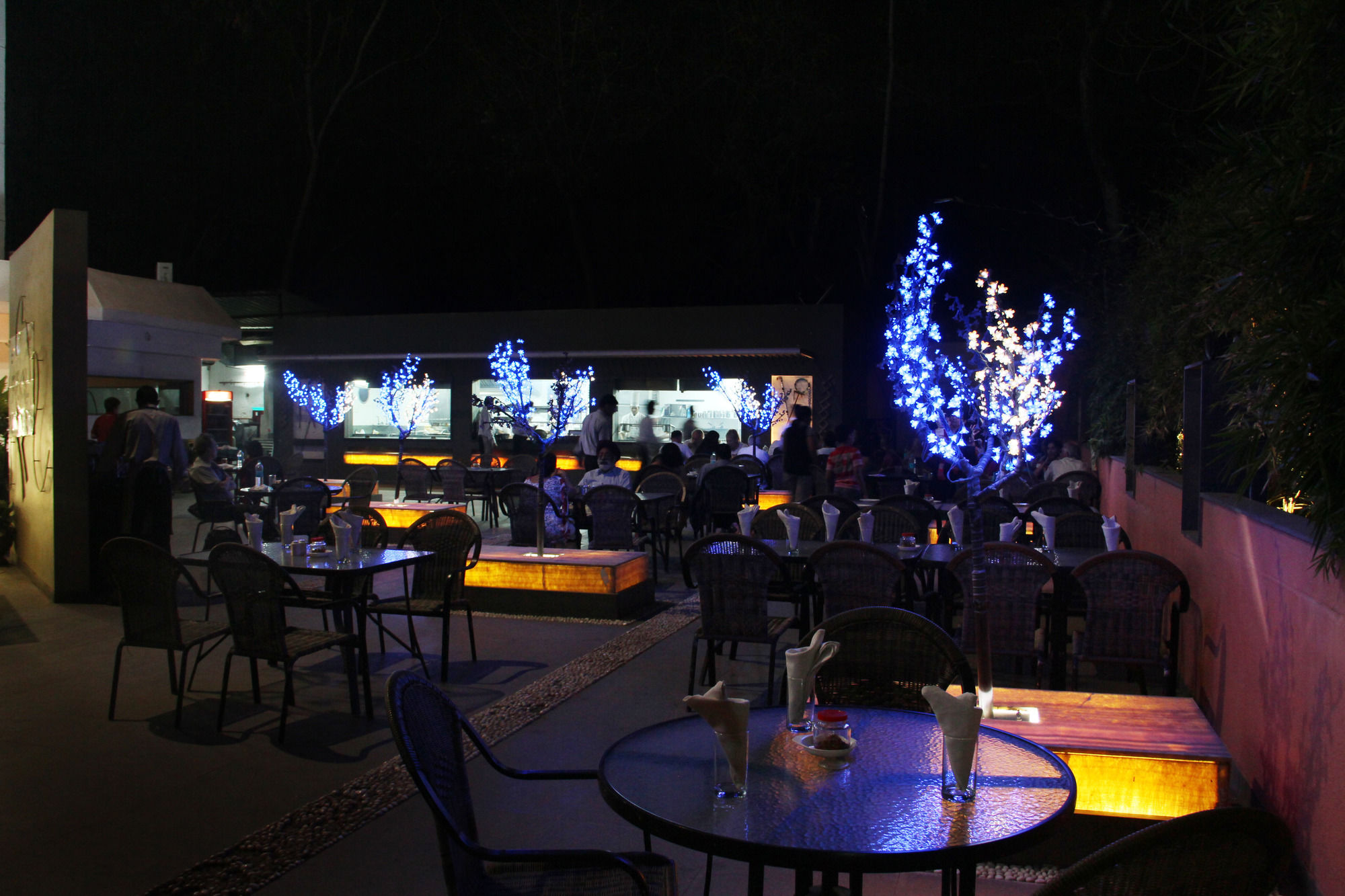 Фото The Manor Hotel