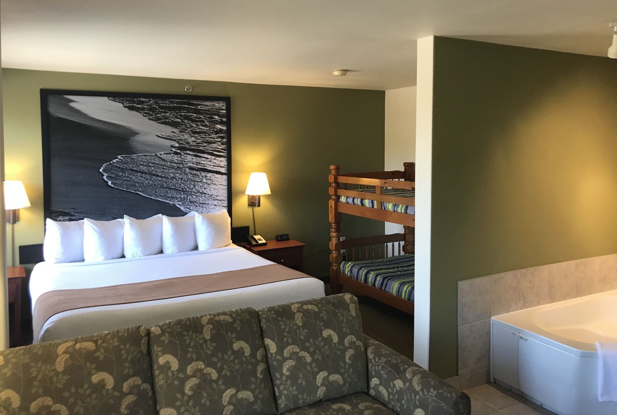 Фото Super 8 by Wyndham Amherst Ns