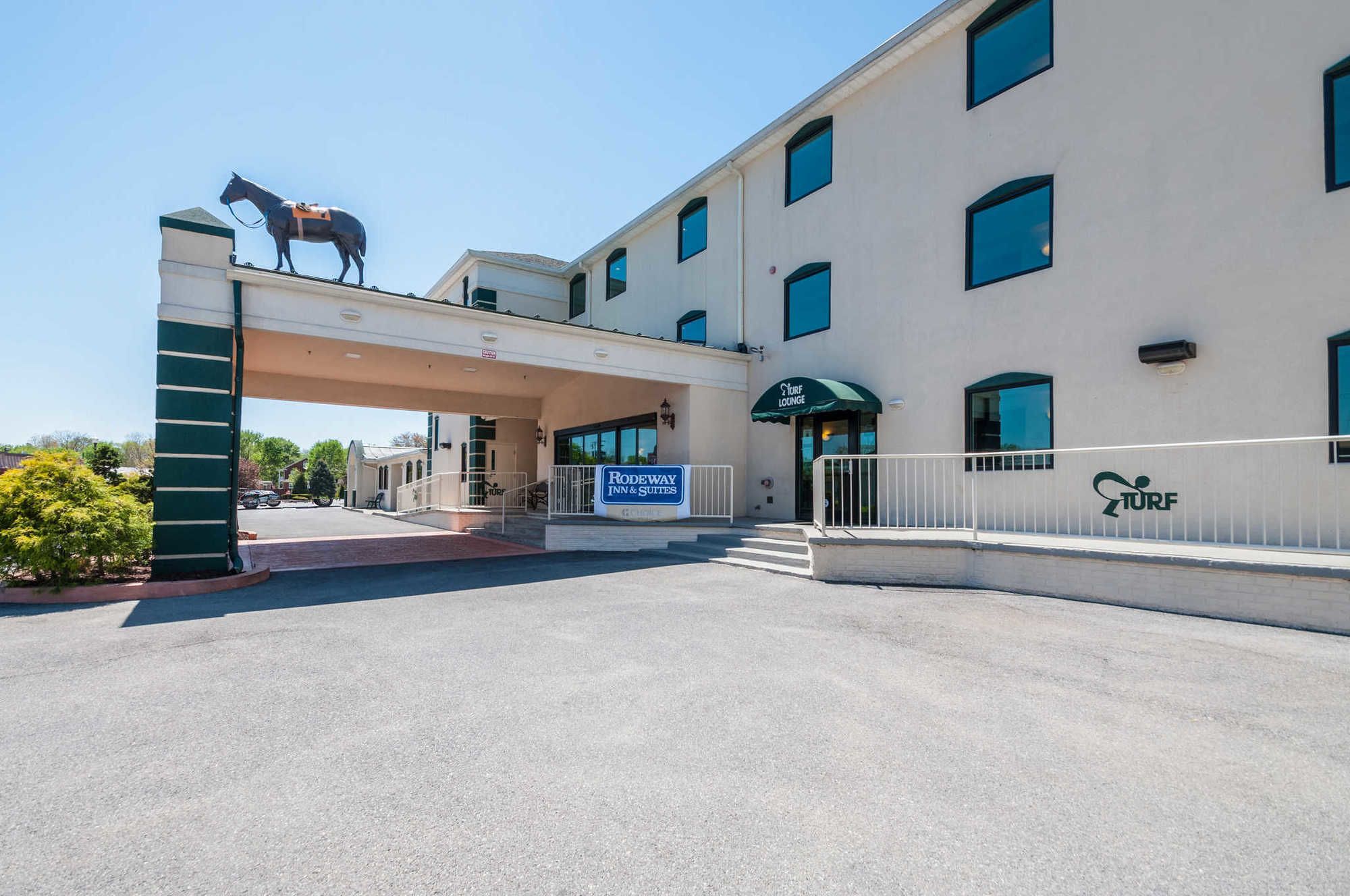 Фото Rodeway Inn & Suites