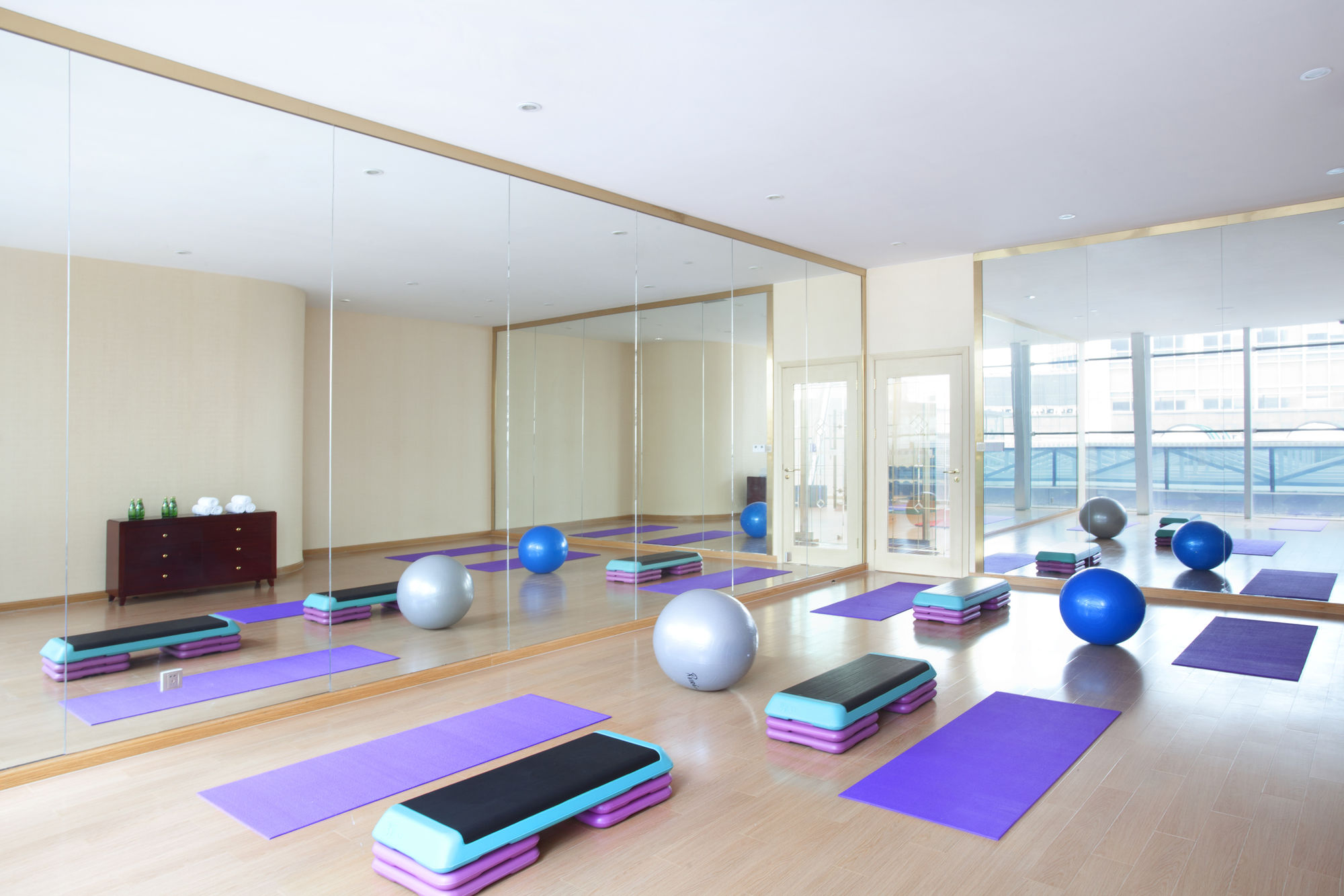 Фото Regal Plaza Hotel & Residence