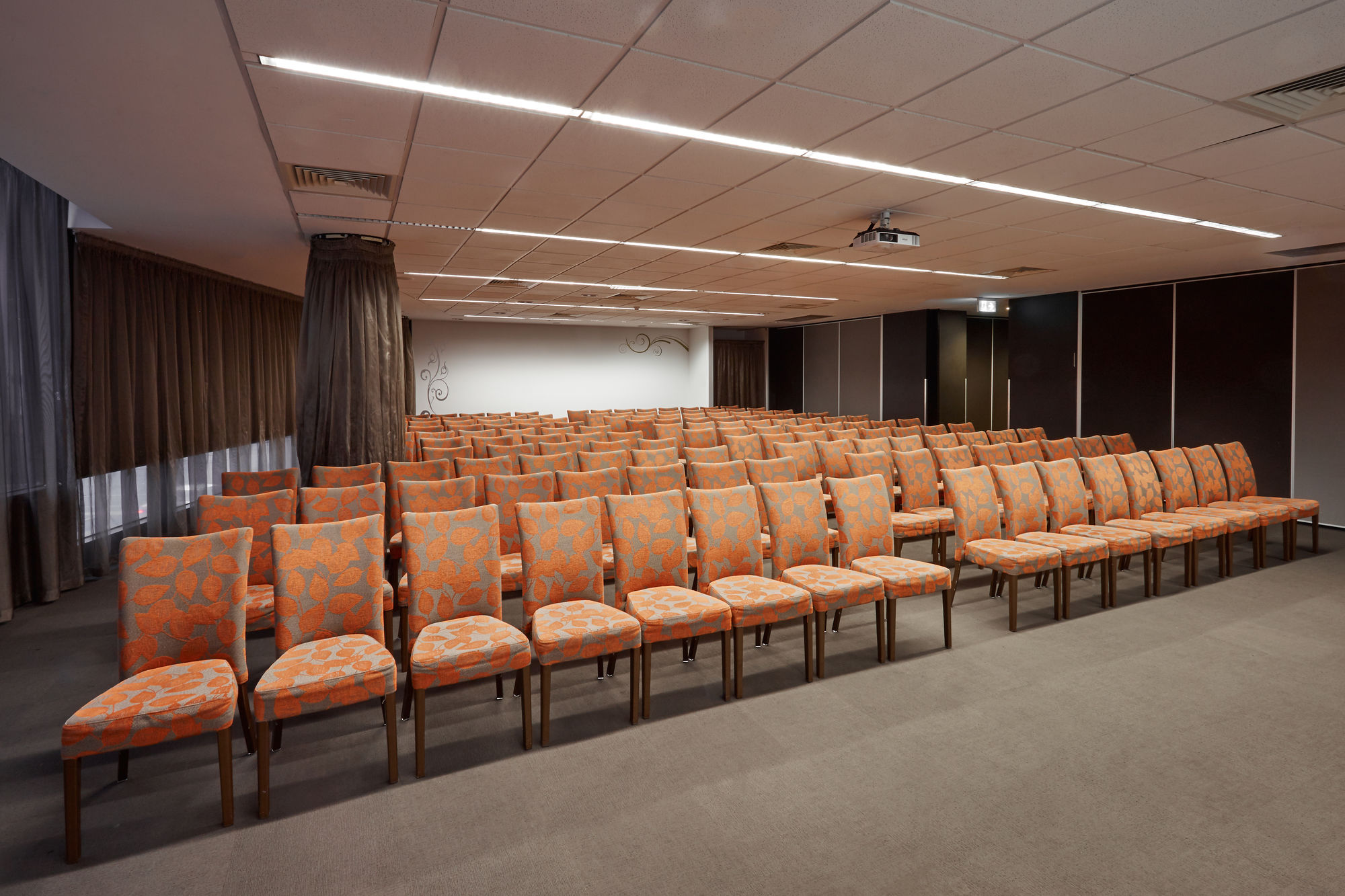 Фото  Dandenong Central Apartment